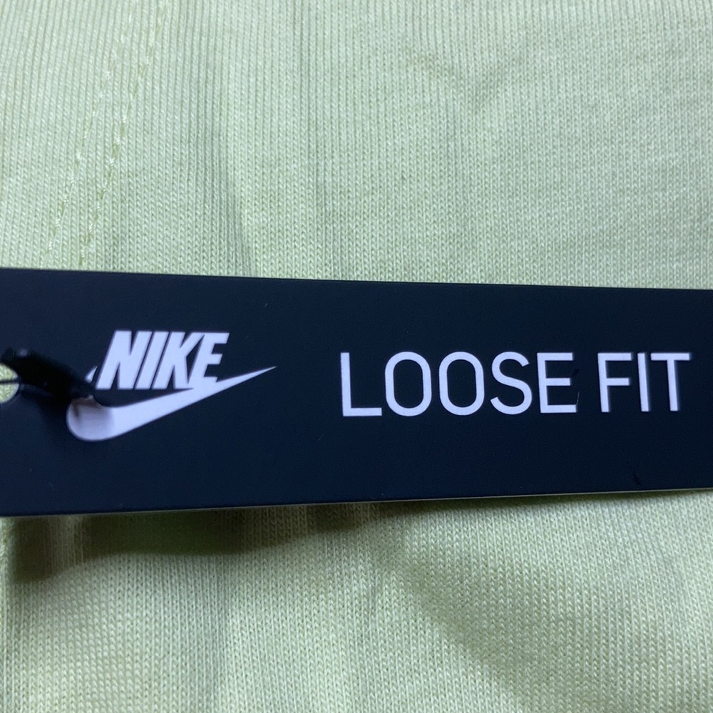 Nike Sportswear Essential Womens Top T-Shirt NWT - Picture 5 of 6